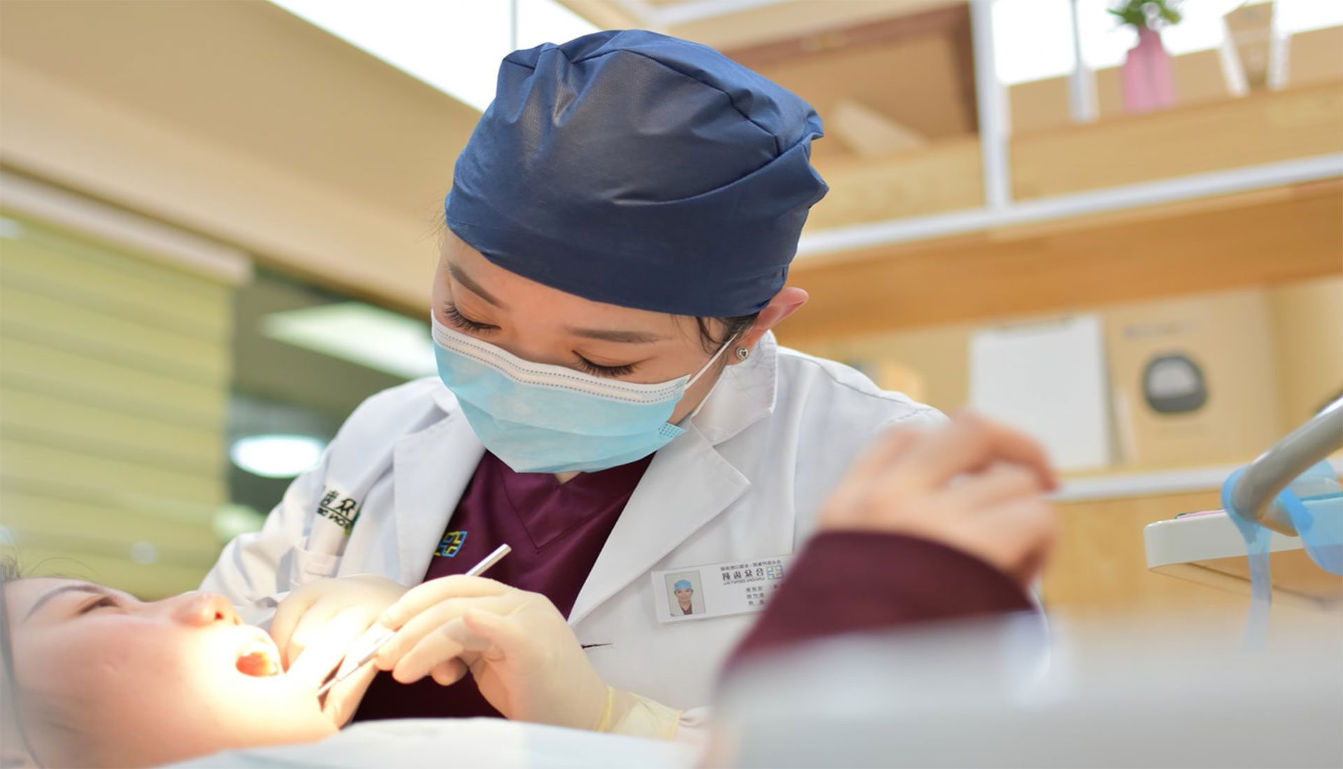 Mega Smile mobile dental hygiene service in a professional home-care setting